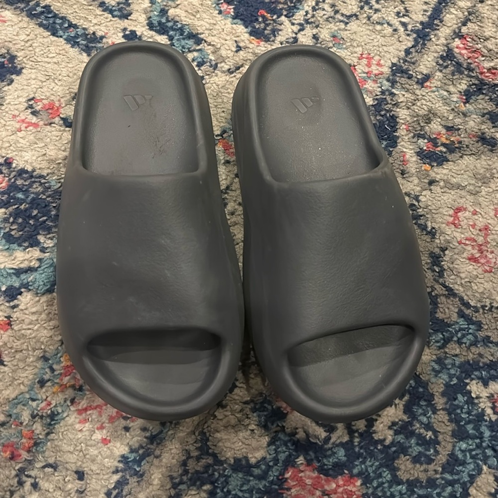 Yeezy slides size 7, barely used